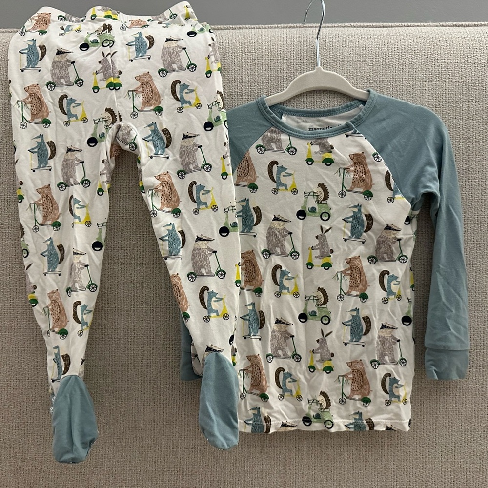 Magnetic Me Two Piece Set 12-18 Mo Like New